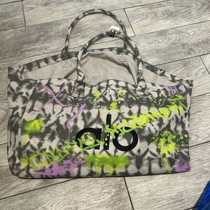 Alo Yoga Mindful Movement Limited Edition Large Graffiti Tote Bag Carryall Gym